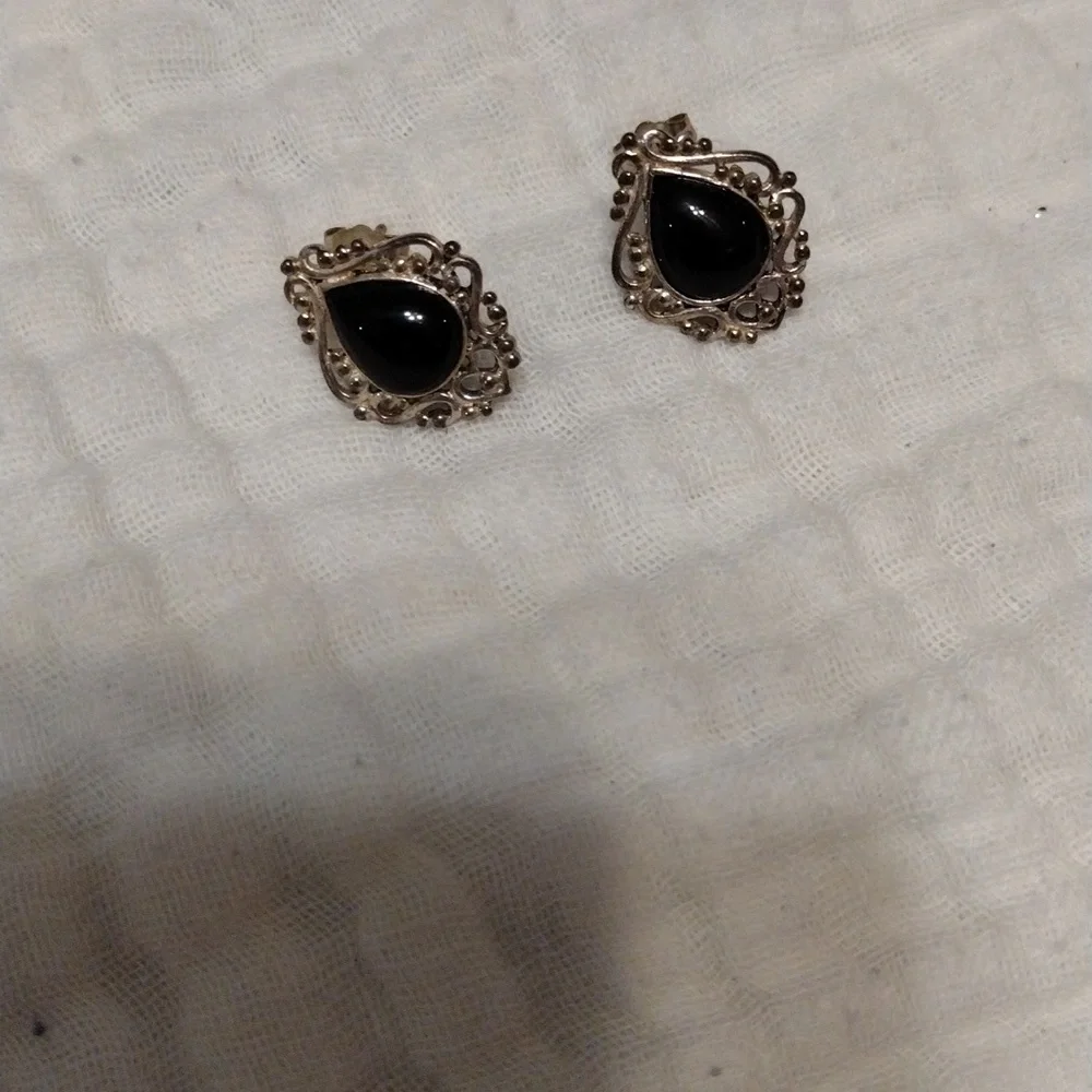 Vintage Avon 1980 Classic And Charming sterling silver filigree onyx earrings - Picture 3 of 3